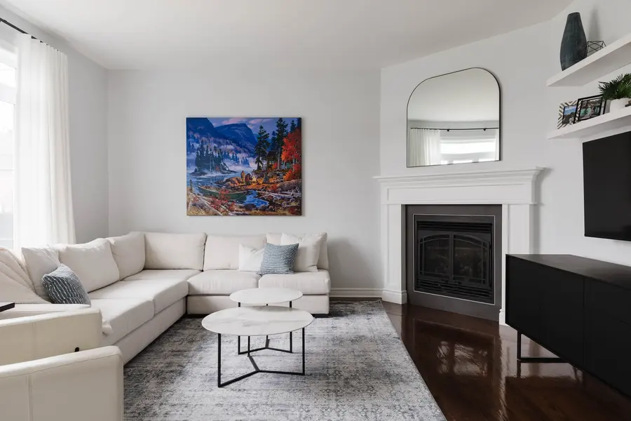 Salon — Laval